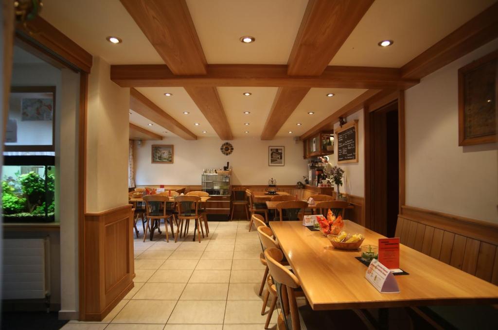 Gasthaus Pension Zum Turm Hospental Esterno foto
